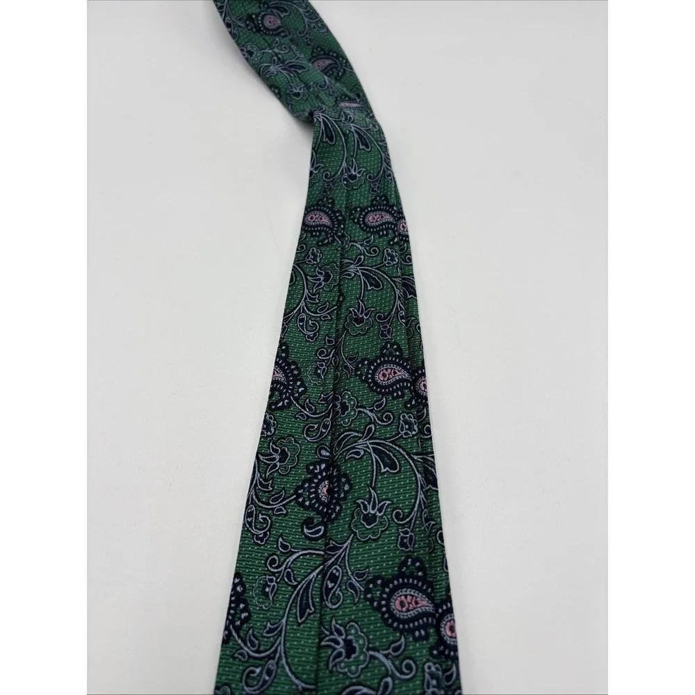 R Designed in Italy Green Paisley‎ 100% Silk Necktie Tie 60
